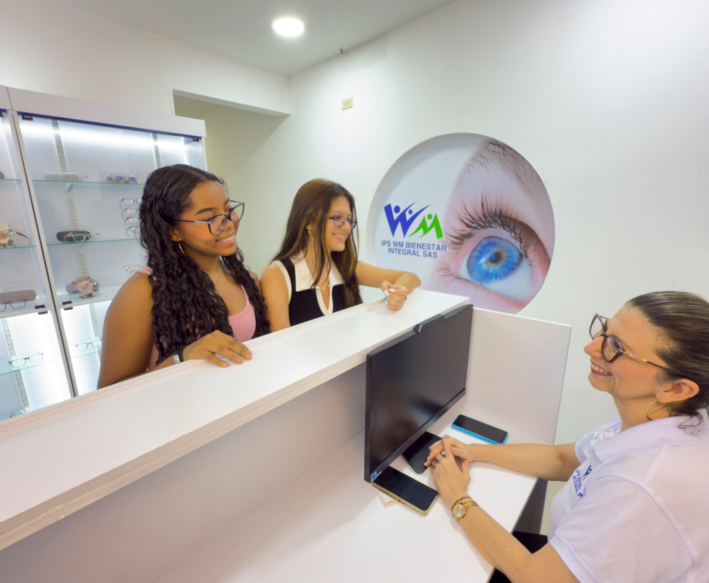 Profesionales médicos brindando atención de calidad